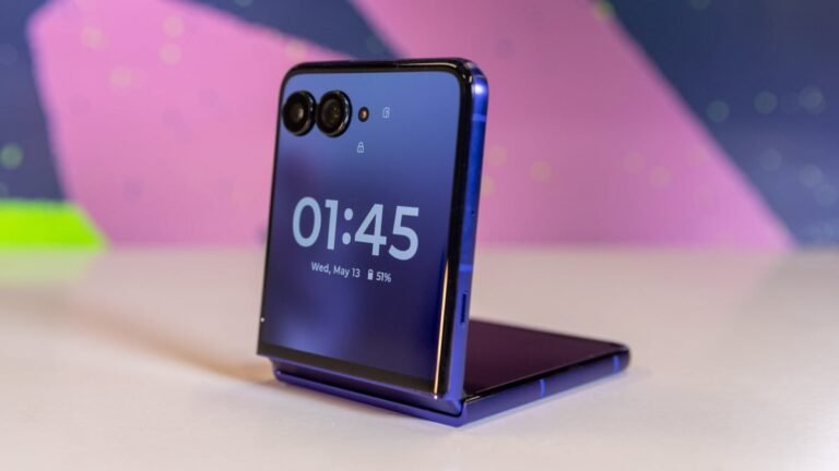 Se si è interessati a un telefono pieghevole della Motorola, si può optare per il Razr Ultra o il Busto.