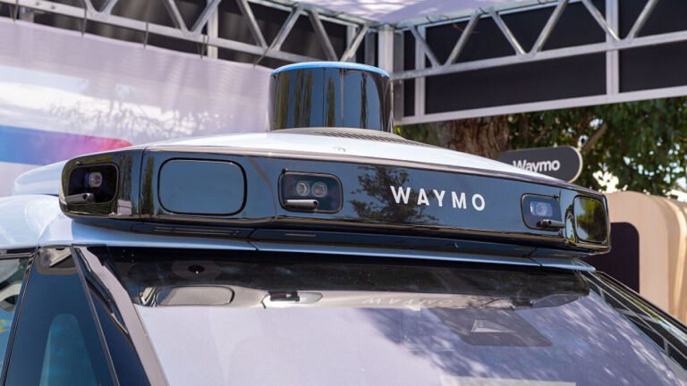 Waymo ha annunciato la sospensione del servizio di taxi autonomi in quattro città a causa delle inondazioni.